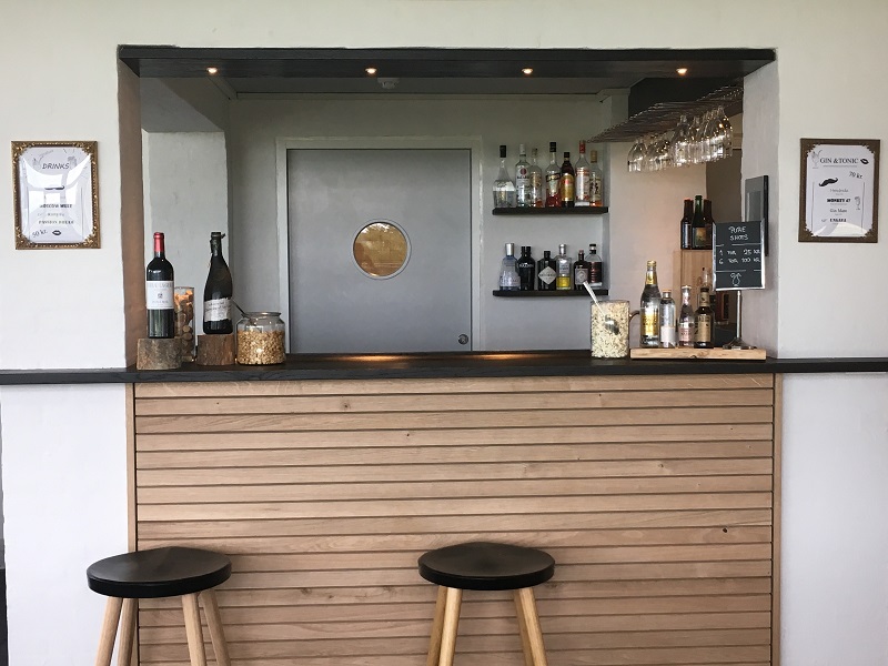 Bar 2.jpg