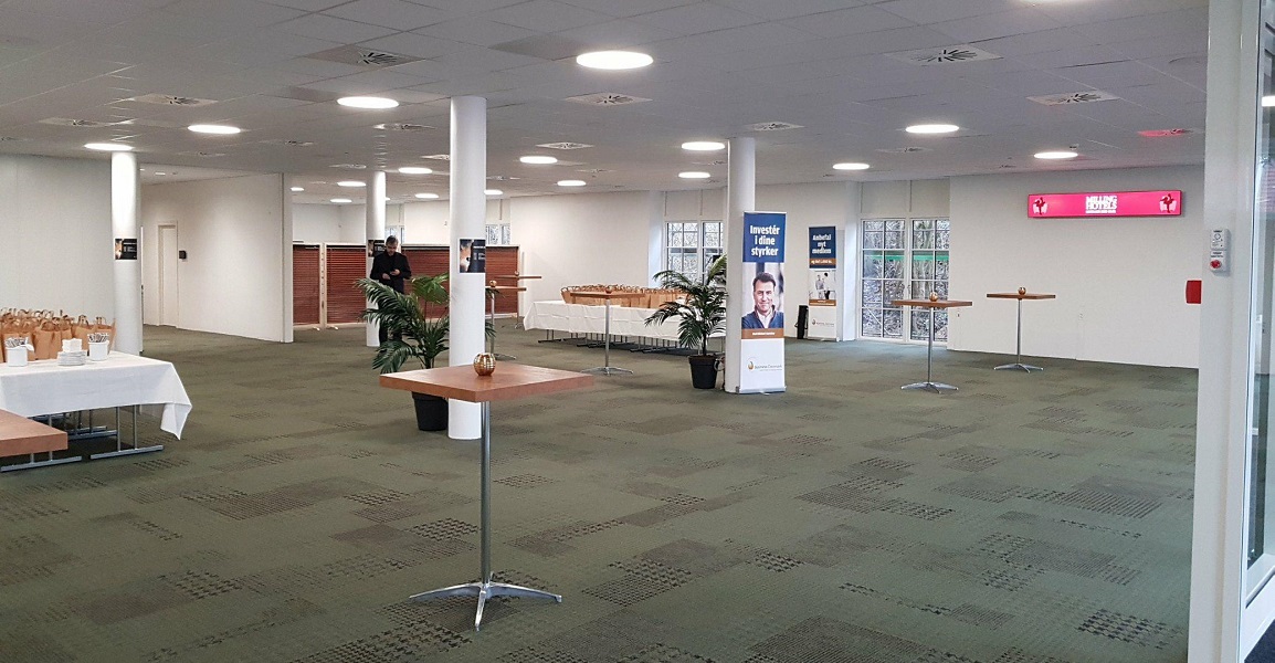 Foyer1.jpg