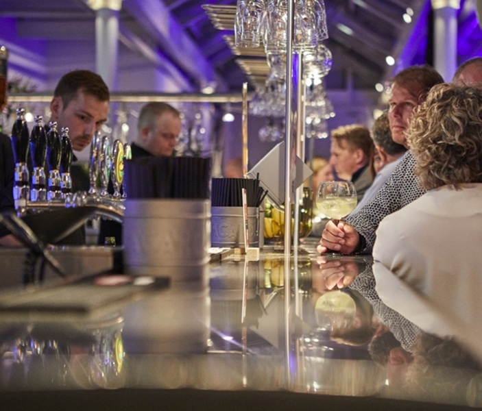 Ginbar aften stemning.jpg