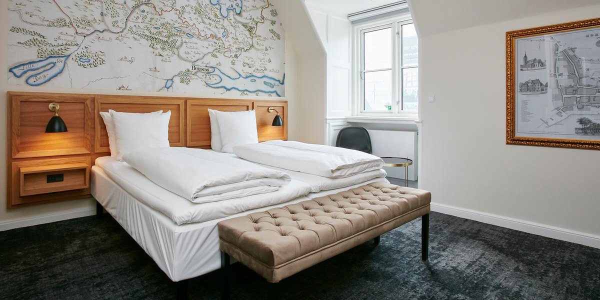 Room-1_1200x600px.jpg