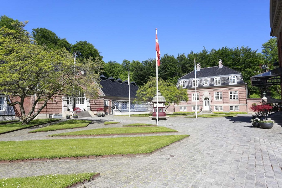 Sommer i gården.jpg