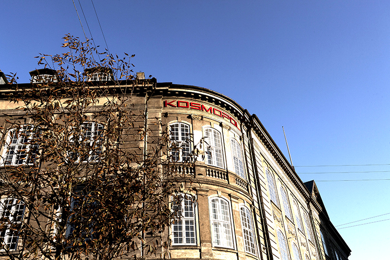 huset hjørnet Nørre voldgade fiolstræde 2 4 sal og skilt på bygningen.jpg
