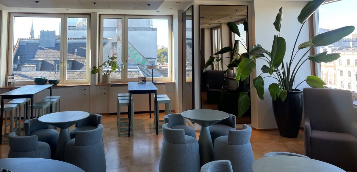 lounge1.jpg