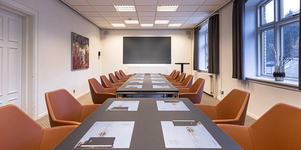 Møde 2 bord centreret dækkeservietter.jpg