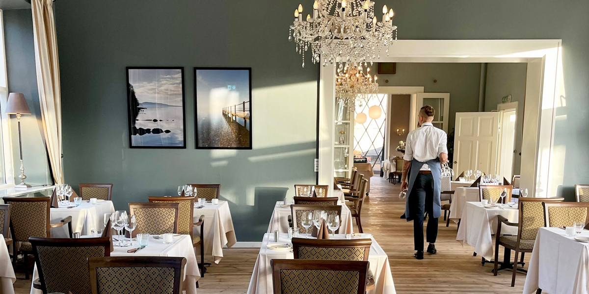 Restaurant - tjener mathias - opdækket 2.jpg