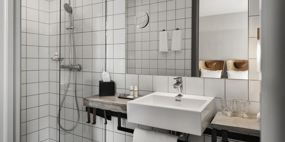 Hotel SP34 - Bathroom.png