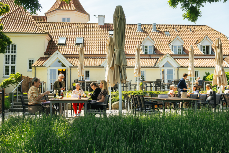 Terrasse Frokost.png